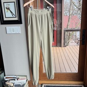 Lululemon Athletica Adapted State Tan Jogger Pants (Sz 6)